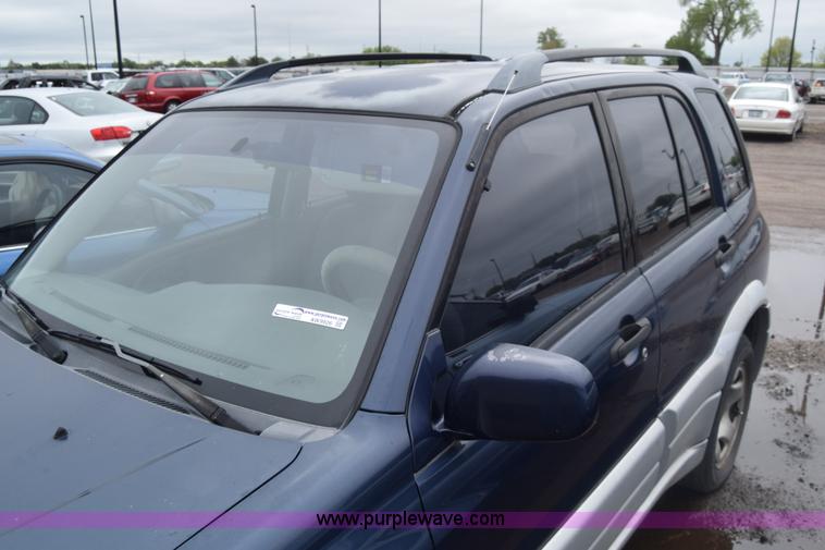 image for item AW9926 1999 Suzuki Grand Vitara SUV