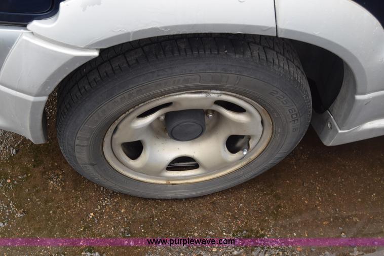 image for item AW9926 1999 Suzuki Grand Vitara SUV