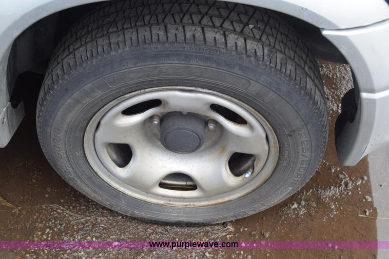 image for item AW9926 1999 Suzuki Grand Vitara SUV