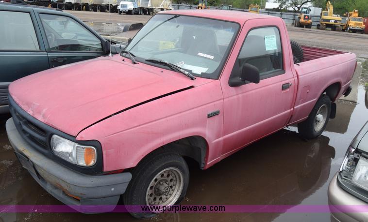 image for item AW9927 1994 Mazda B2300 pickup truck