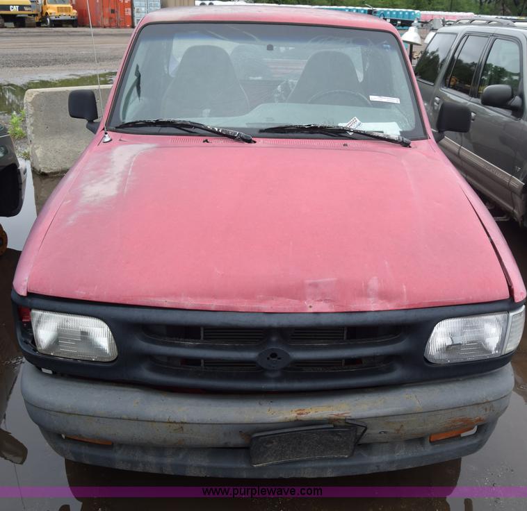 image for item AW9927 1994 Mazda B2300 pickup truck
