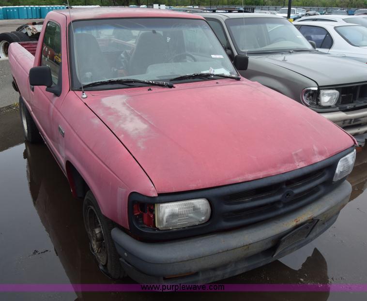 image for item AW9927 1994 Mazda B2300 pickup truck