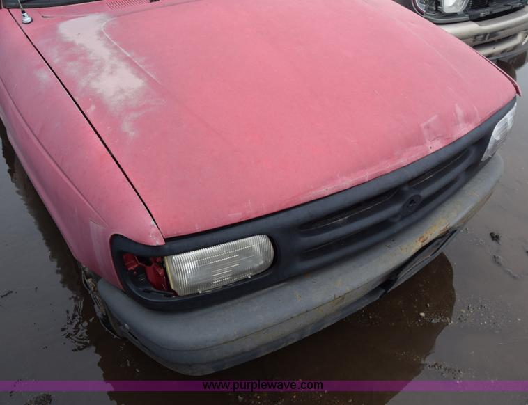 image for item AW9927 1994 Mazda B2300 pickup truck