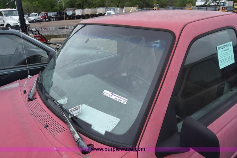 image for item AW9927 1994 Mazda B2300 pickup truck