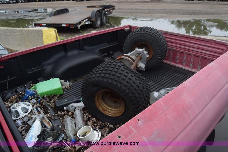 image for item AW9927 1994 Mazda B2300 pickup truck