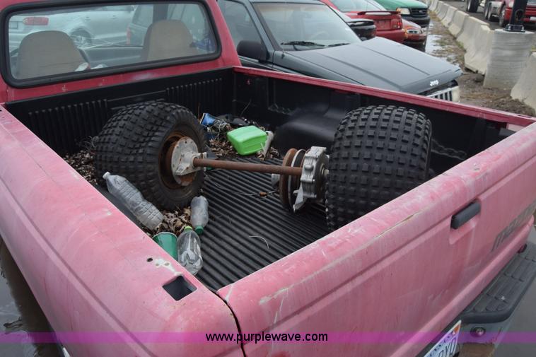 image for item AW9927 1994 Mazda B2300 pickup truck