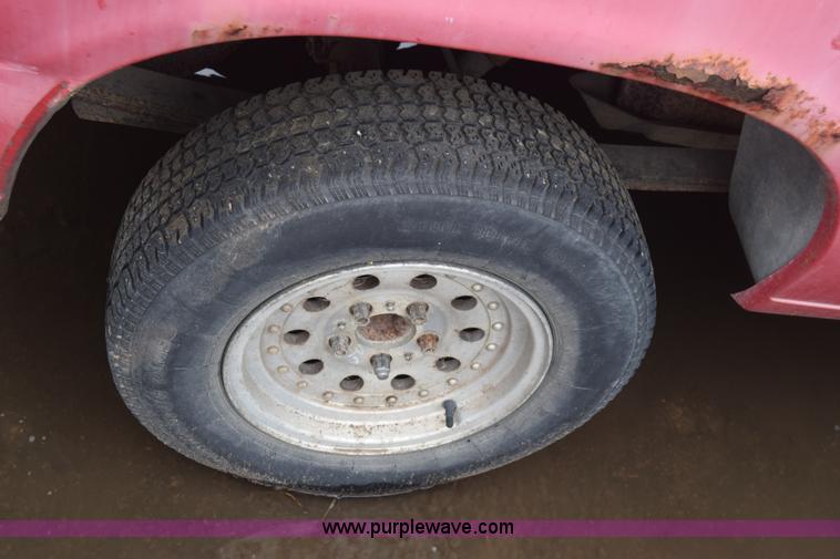 image for item AW9927 1994 Mazda B2300 pickup truck