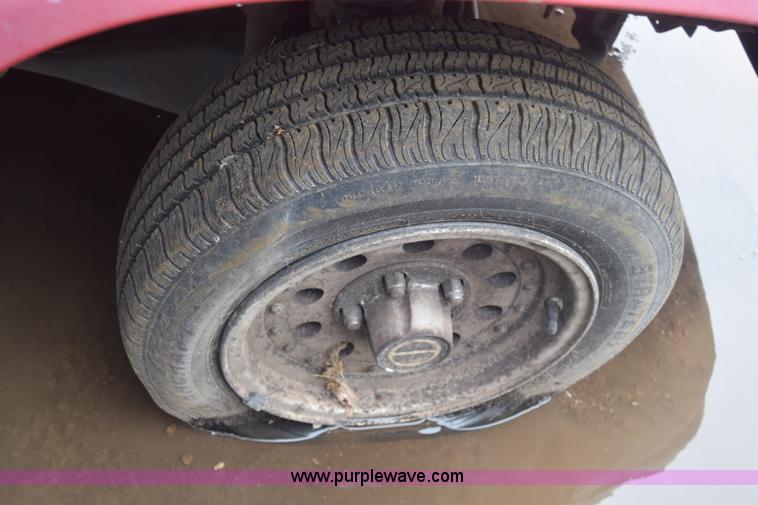 image for item AW9927 1994 Mazda B2300 pickup truck