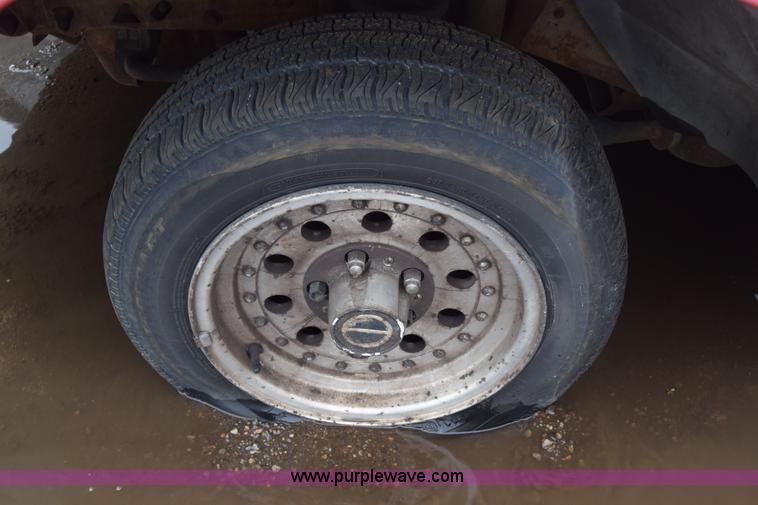 image for item AW9927 1994 Mazda B2300 pickup truck