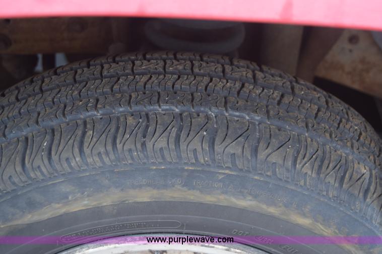 image for item AW9927 1994 Mazda B2300 pickup truck