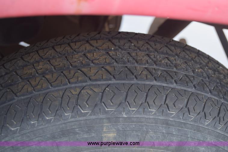 image for item AW9927 1994 Mazda B2300 pickup truck