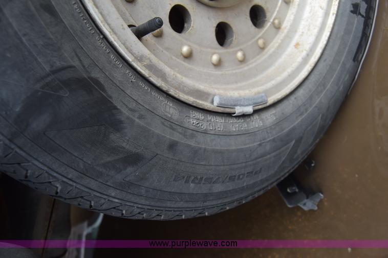 image for item AW9927 1994 Mazda B2300 pickup truck