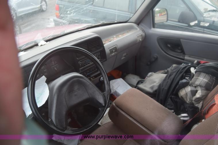 image for item AW9927 1994 Mazda B2300 pickup truck