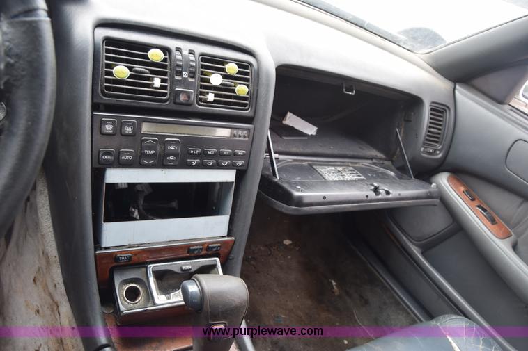 image for item AW9933 1991 Lexus LS400