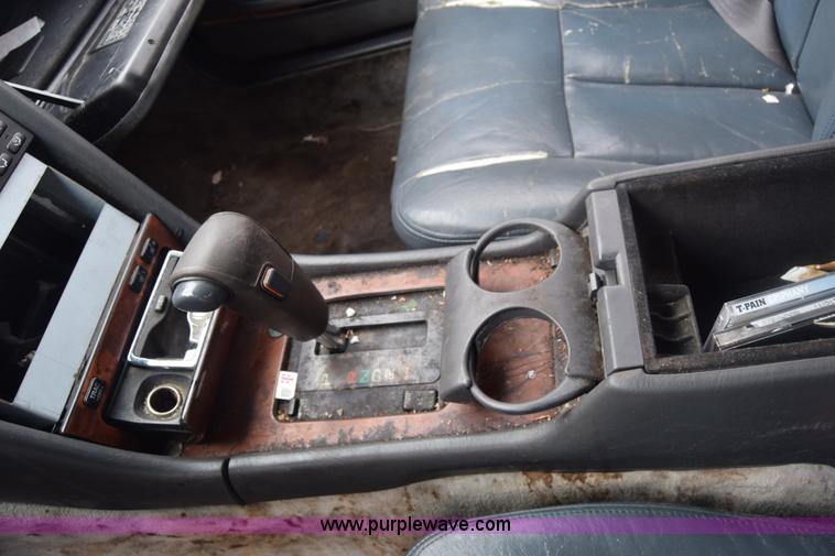 image for item AW9933 1991 Lexus LS400