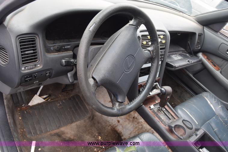 image for item AW9933 1991 Lexus LS400