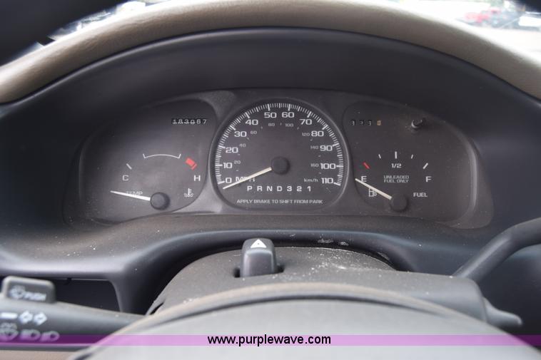 image for item AW9934 1999 Chevrolet Venture van