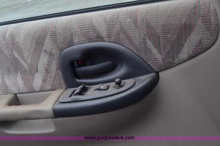 image for item AW9934 1999 Chevrolet Venture van