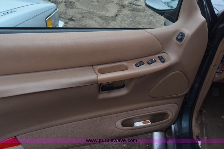 image for item AW9941 1995 Ford Explorer SUV