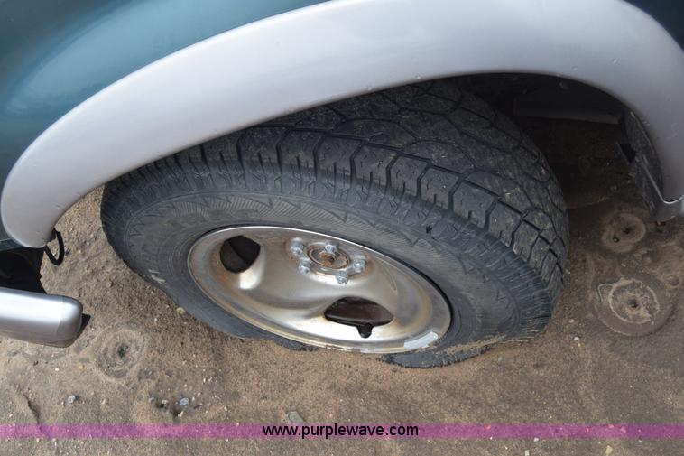 image for item AW9941 1995 Ford Explorer SUV