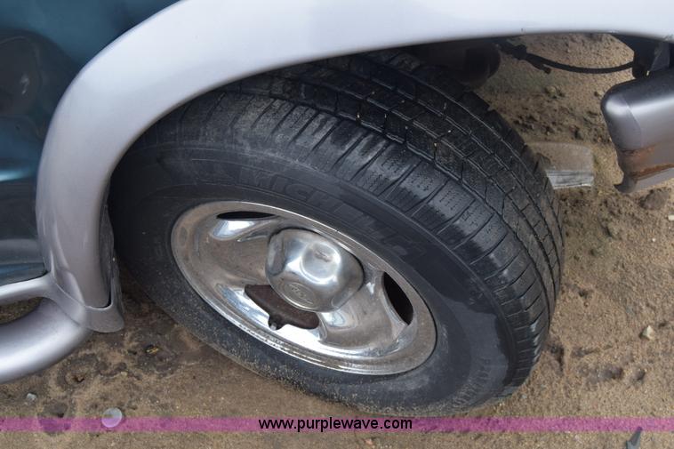 image for item AW9941 1995 Ford Explorer SUV