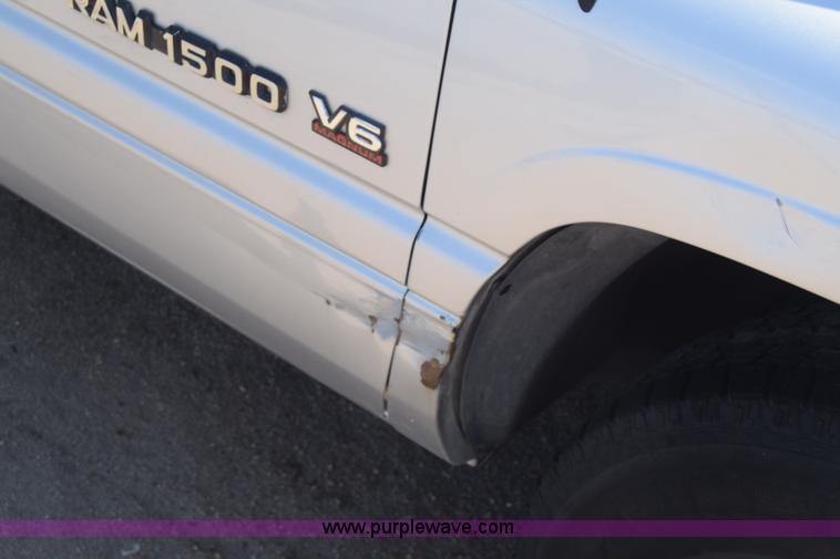 image for item BW9483 2001 Dodge Ram 1500 pickup truck