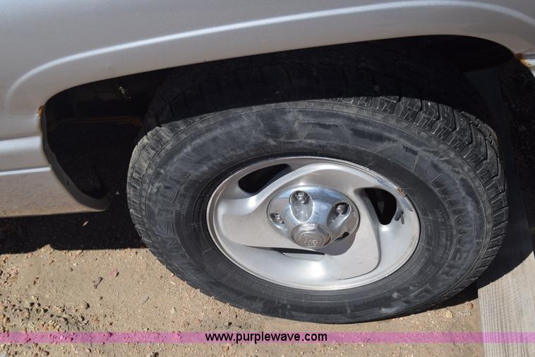 image for item BW9483 2001 Dodge Ram 1500 pickup truck