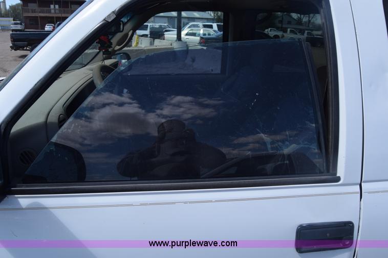 image for item BW9486 1999 GMC Yukon SUV