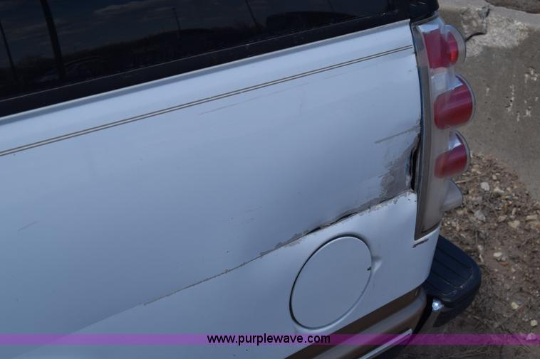 image for item BW9486 1999 GMC Yukon SUV