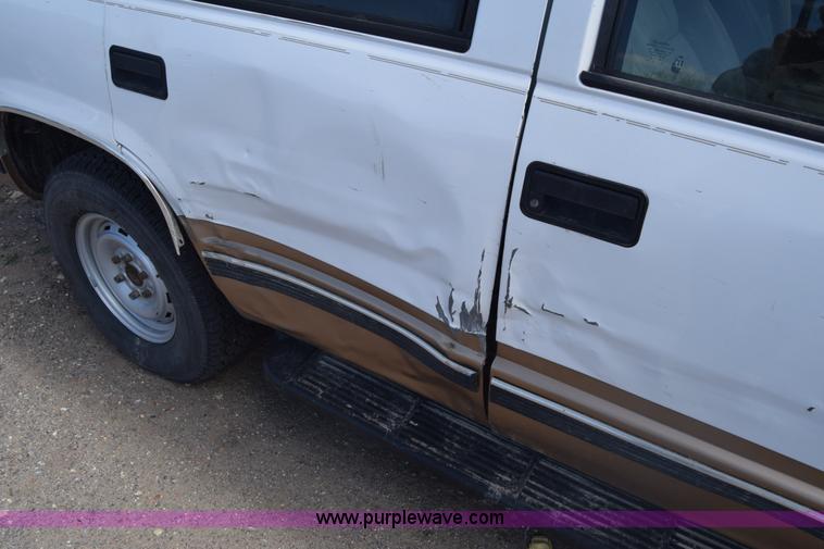 image for item BW9486 1999 GMC Yukon SUV