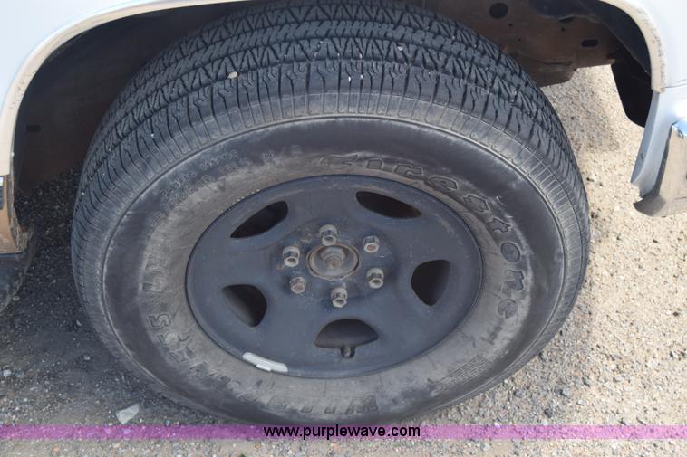 image for item BW9486 1999 GMC Yukon SUV