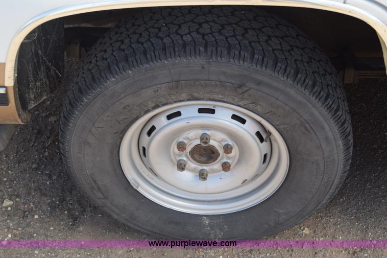 image for item BW9486 1999 GMC Yukon SUV