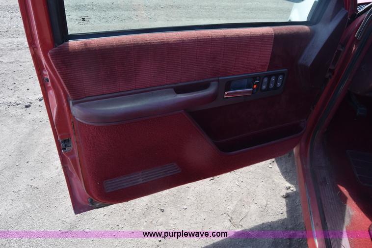 image for item BW9488 1994 Chevrolet 1500 Ext. Cab pickup truck