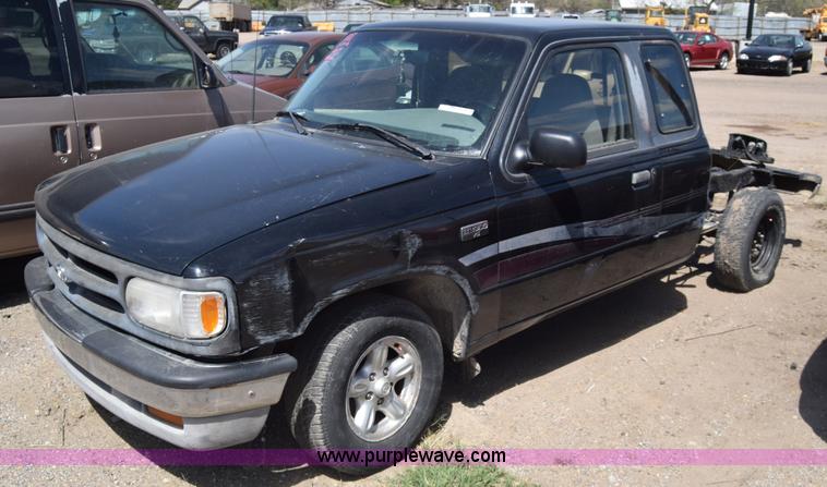 image for item BW9489 1996 Mazda B3000 SE Ext. Cab pickup truck cab and chassis