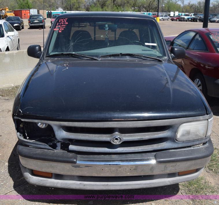 image for item BW9489 1996 Mazda B3000 SE Ext. Cab pickup truck cab and chassis