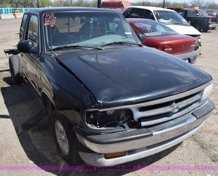 image for item BW9489 1996 Mazda B3000 SE Ext. Cab pickup truck cab and chassis