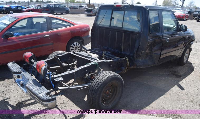 image for item BW9489 1996 Mazda B3000 SE Ext. Cab pickup truck cab and chassis