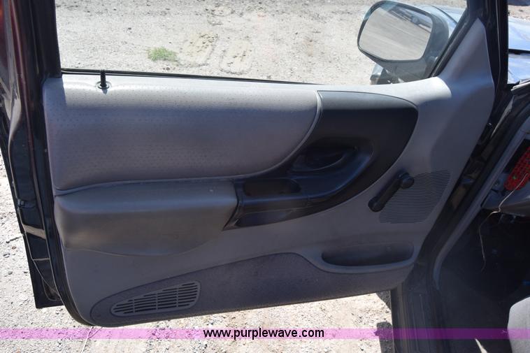 image for item BW9489 1996 Mazda B3000 SE Ext. Cab pickup truck cab and chassis