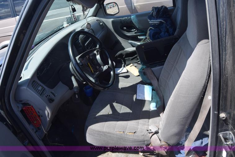 image for item BW9489 1996 Mazda B3000 SE Ext. Cab pickup truck cab and chassis