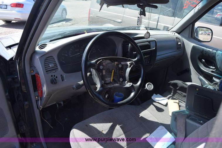 image for item BW9489 1996 Mazda B3000 SE Ext. Cab pickup truck cab and chassis