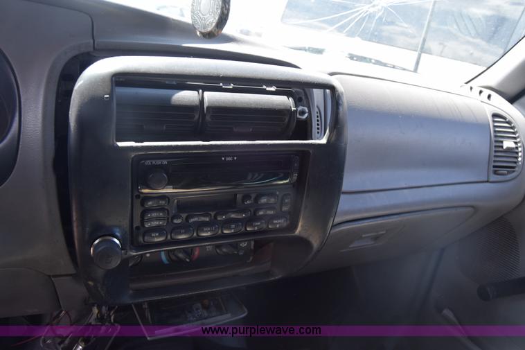 image for item BW9489 1996 Mazda B3000 SE Ext. Cab pickup truck cab and chassis