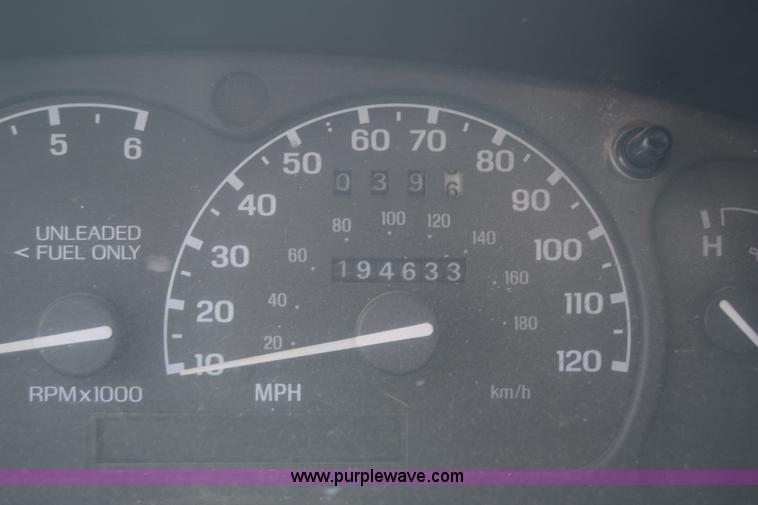 image for item BW9489 1996 Mazda B3000 SE Ext. Cab pickup truck cab and chassis