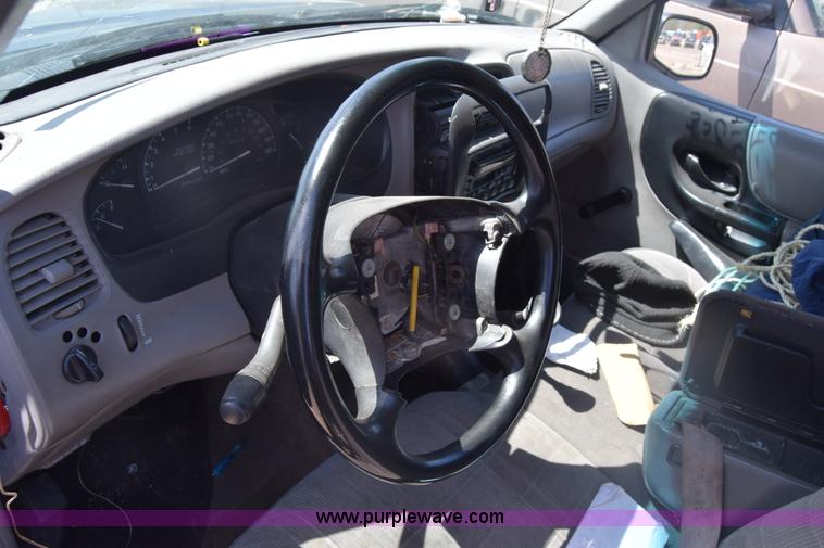 image for item BW9489 1996 Mazda B3000 SE Ext. Cab pickup truck cab and chassis