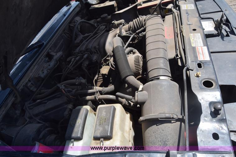 image for item BW9489 1996 Mazda B3000 SE Ext. Cab pickup truck cab and chassis