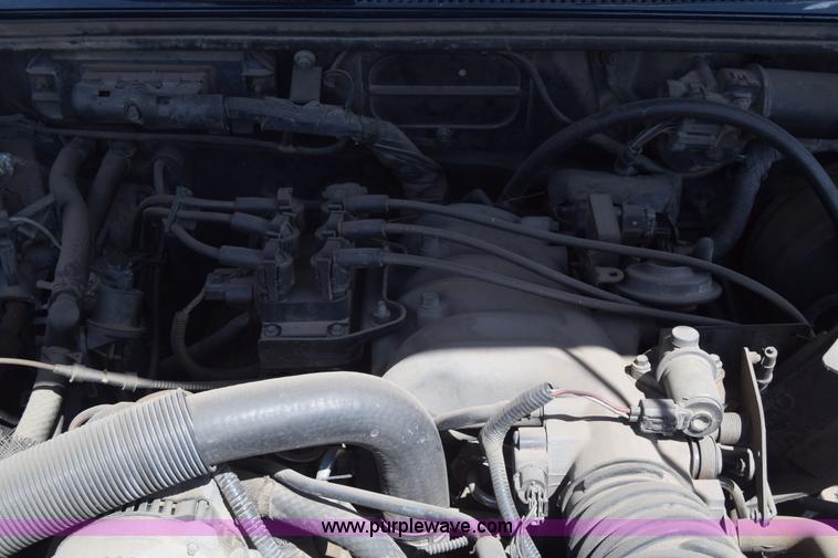 image for item BW9489 1996 Mazda B3000 SE Ext. Cab pickup truck cab and chassis