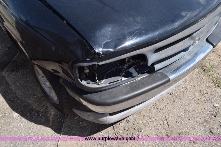 image for item BW9489 1996 Mazda B3000 SE Ext. Cab pickup truck cab and chassis