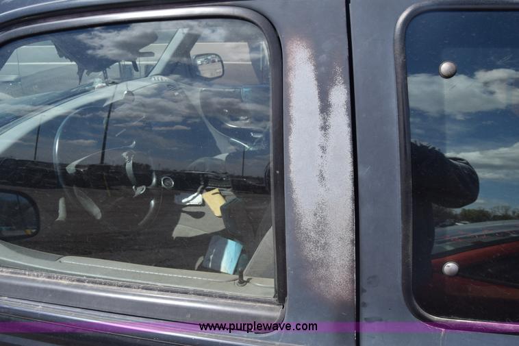 image for item BW9489 1996 Mazda B3000 SE Ext. Cab pickup truck cab and chassis