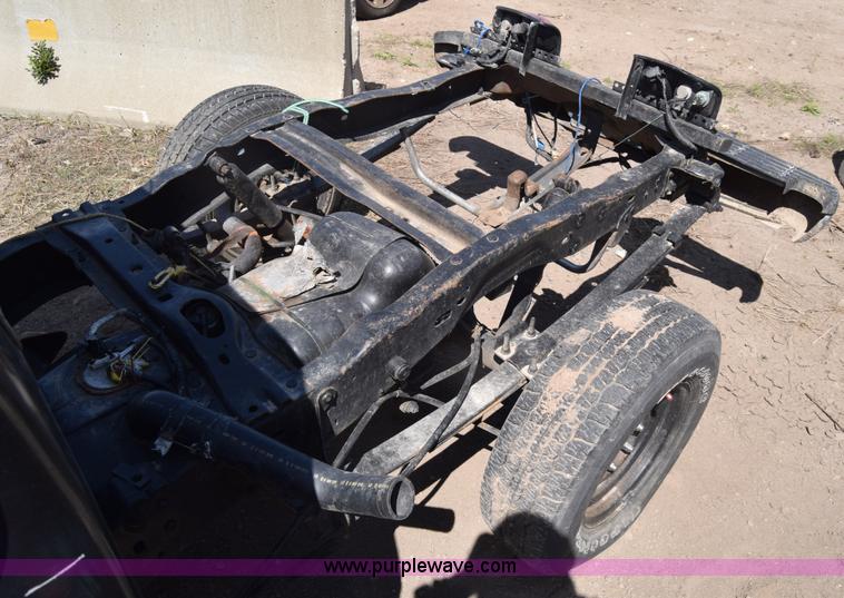 image for item BW9489 1996 Mazda B3000 SE Ext. Cab pickup truck cab and chassis