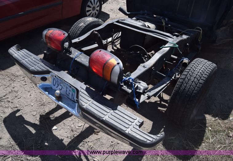 image for item BW9489 1996 Mazda B3000 SE Ext. Cab pickup truck cab and chassis