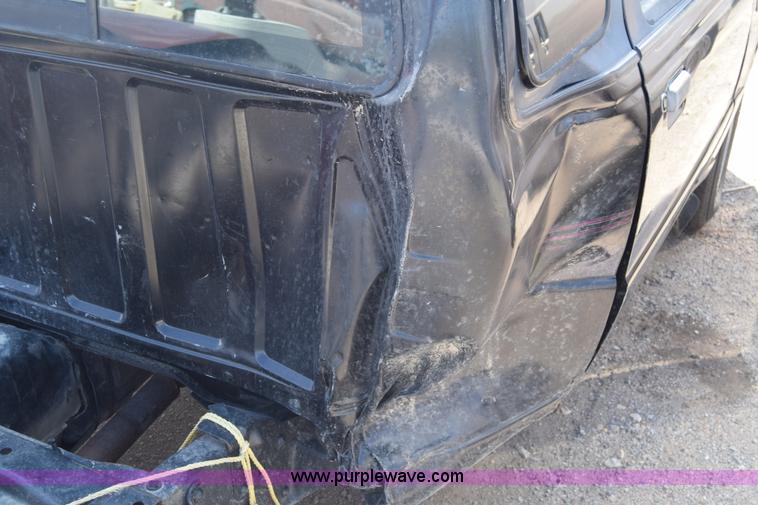 image for item BW9489 1996 Mazda B3000 SE Ext. Cab pickup truck cab and chassis